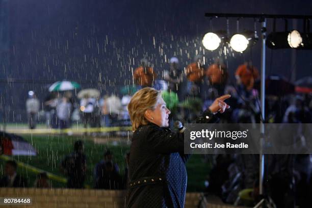 Rev Hillary Raining Us Clinton Rain Photos and Premium High Res Pictures - Getty Images