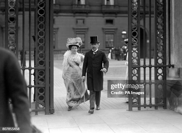 David and Margaret Lloyd George leaving a Garden Party at Buckingham Palace.