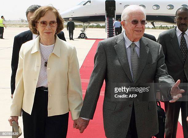 Former US president Jimmy Carter and his wife Rosalynn arrive at Queen Alia international airport in Amman on April 20, 2008. Carter arrived in...