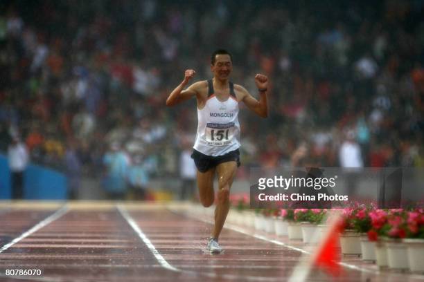 Serod Batochir of Mongolia runs to the finish line to win the men's competition of "Good Luck Beijing" 2008 Beijing International Marathon Race at...
