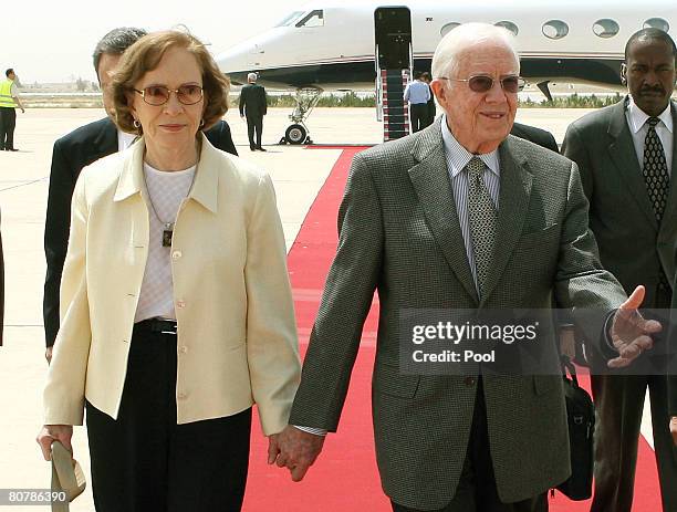 Former US President Jimmy Carter accompanied with his wife Rosalynn arrives at Queen Alia International airport on April 20, 2008 in Amman, Jordan....