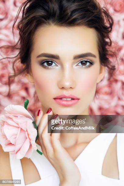 studio shot van jonge mooie bruid - bridal makeup stockfoto's en -beelden