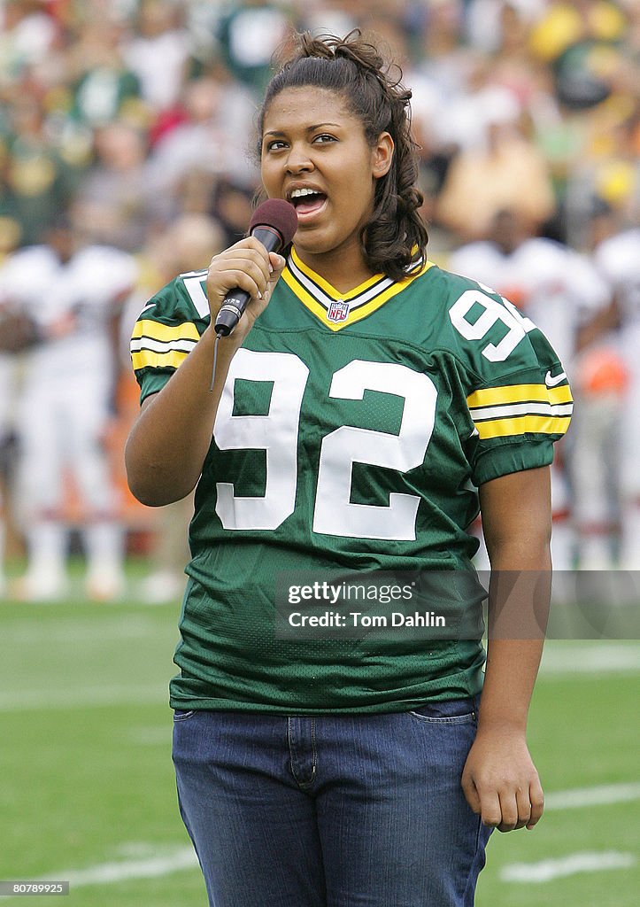 Jecolia White, daughter of former Packer great Reggie White, sings