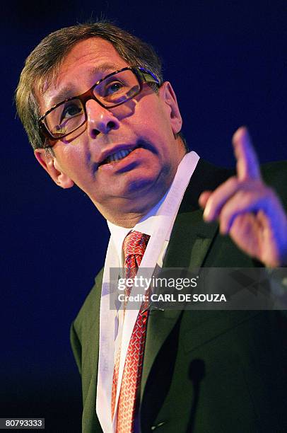 Peter Aven, President of Alpha Bank, speaks during the Russian Economic Forum in London on April 21, 2008. AFP PHOTO/CARL DE SOUZA