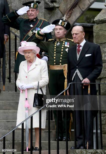 Queen Elizabeth II and Prince Philip, Duke of Edinburgh host the annual garden party at the Palace of Holyroodhouse on July 4, 2017 in Edinburgh,...