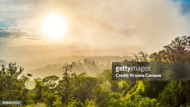 hazy sunset at mountains of costa rica - costa rica stock-fotos und bilder