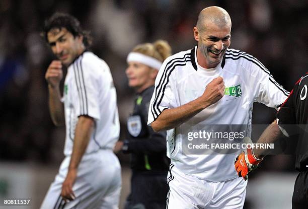 Former French player Zinedine Zidane laught with team-mate Real Madrid player Raul Gonzalez and referee Swiss Nicole Petignat during a charity...