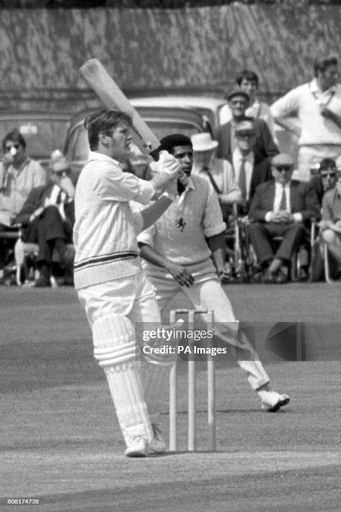 Cricket - County Championship - Kent v Leicestershire - Day Two - Hesketh Park, Dartford