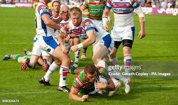 Warrington's Matt King scores his third try during the engage Super League match at the Belle Vue, Wakefield.