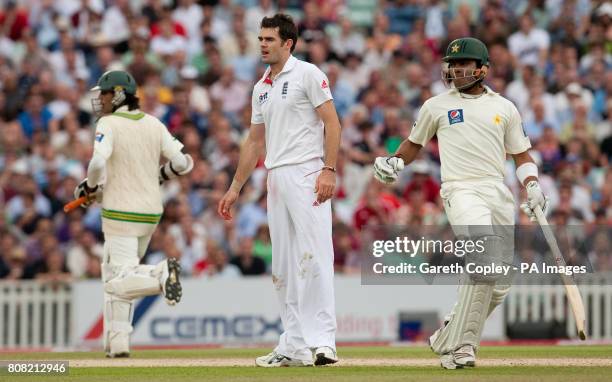 England's James Anderson reacts as Pakistan's Mohammad Amir and Umal Akmal score runs during the third npower Test at The Brit Insurance Oval, London.