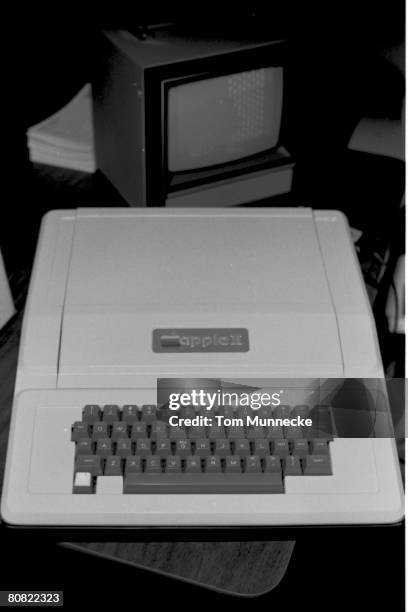 Apple Ii Computer Lab Apple Ii Computer Photos and Premium High Res Pictures - Getty Images