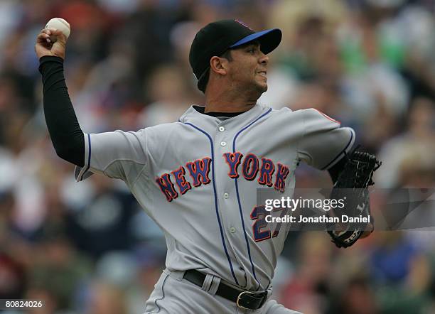 Starting pitcher Nelson Figueroa of the New York Mets delivers the ball against the Chicago Cubs on April 22, 2008 at Wrigley Field in Chicago,...