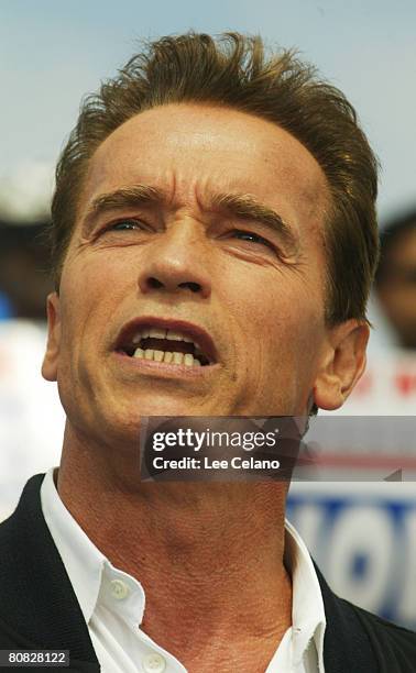 42 Arnold Schwarzenegger Bus Tour Of California Day 2 Stock Photos