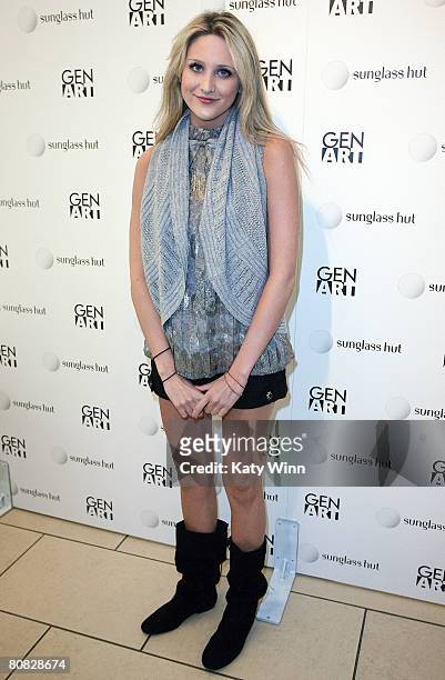 Actress Stephanie Pratt attemds The Sunglass Hut store launch party in Century City on April 22, 2008 in Los Angeles, California.
