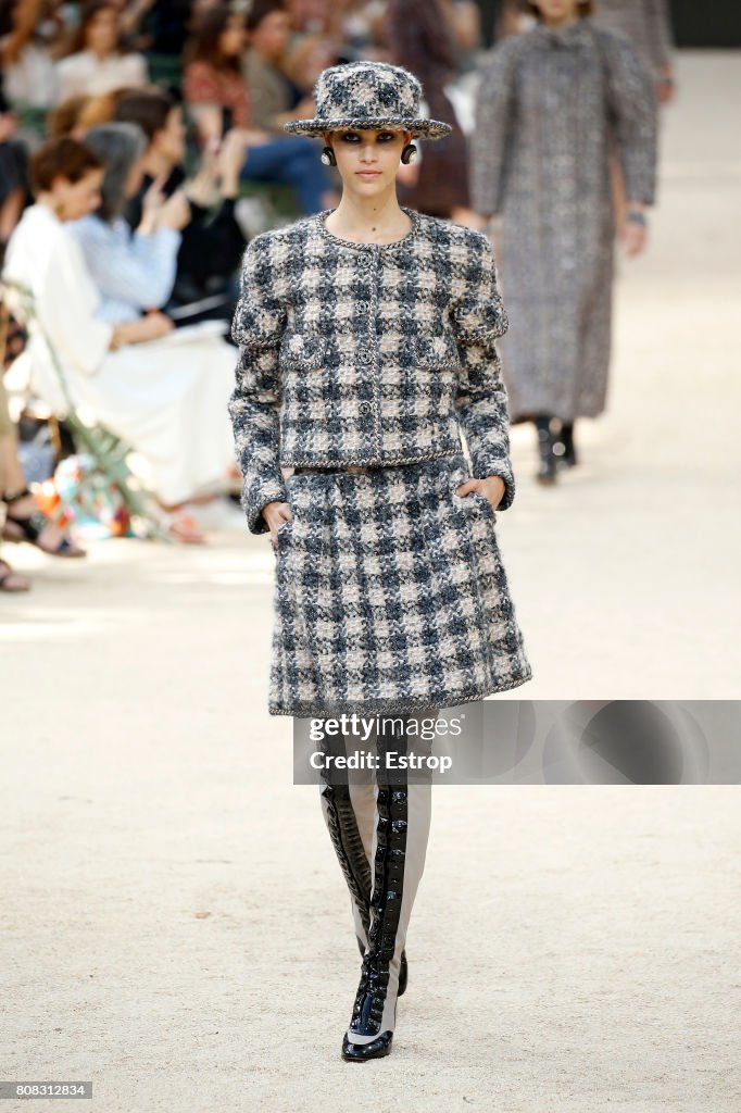 Chanel : Runway - Paris Fashion Week - Haute Couture Fall/Winter 2017-2018