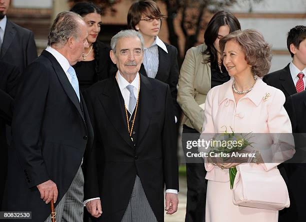 Spain's King Juan Carlos, Argentinian poet Juan Gelman and Queen Sofia attend the "Cervantes" Literary Award at the Alcala de Henares University on...