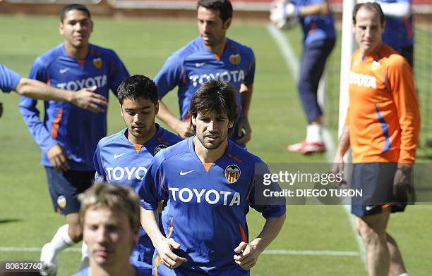 Valencia's David Albelda takes part in a training session at Valencia sport city in Valencia on April 23, 2008. Valencia's new coach Salvador 'Voro'...