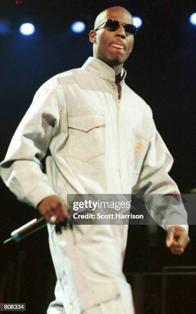 Performs live at a concert in Las Vegas, NV., April 18, 1999.