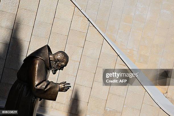 Statue of San Pio is pictured at San Giovanni Rotondo in the Puglia region in southern Italy on April 23, 2008 on the eve of the public exhibition of...