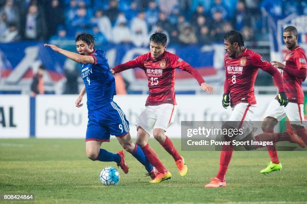 Suwon Forward Park Gidong fights for the ball with Guangzhou Defender Zou Zheng during the AFC Champions League 2017 Group G match Between Suwon...
