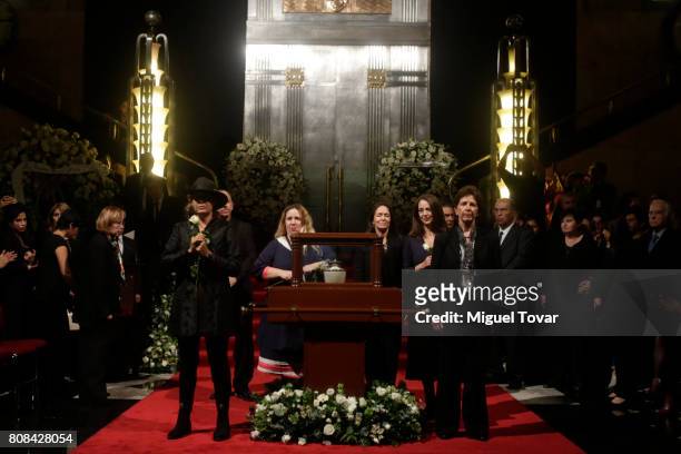 Relatives of Jose Luis Cuevas stand guard during an homage to Mexican artist Jose Luis Cuevas at Bellas Artes Palace on July 04, 2017 in Mexico City,...