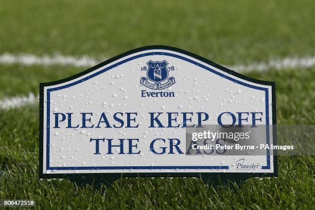 General view of a sign saying 'Please keep off the grass'