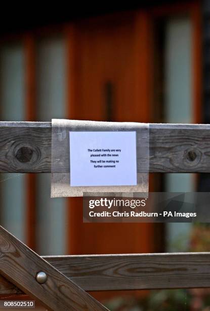 Note pinned to the gate at the home of Stephen Collett, brother of released hostage Rachel Chandler, in Bury St Edmunds.