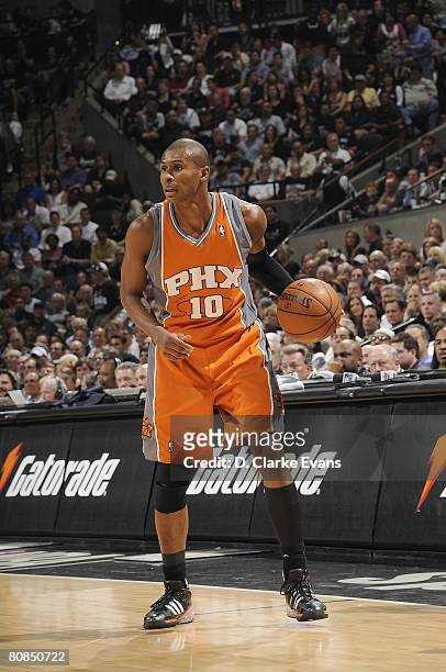Leandro Barbosa of the Phoenix Suns moves the ball against the San Antonio Spurs in Game Two of the Western Conference Quarterfinals during the 2008...