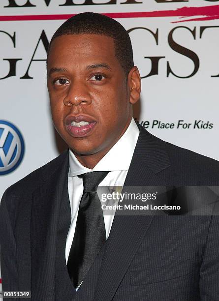 Rapper Jay-Z arrives to the New York Premiere Of "American Gangster" at The Apollo Theatre in Harlem, New York City on October 19, 2007.