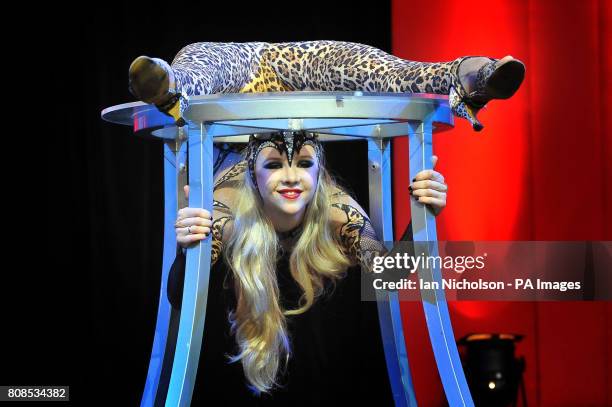 Wild Contortion 44 Zlata Contortionist Photos & High Res Pictures - Getty Images