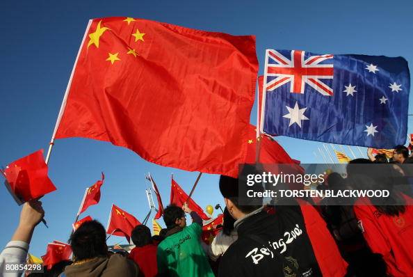Thousands of Chinese supporters rally ou Thousands of Chinese supporters rally ou
