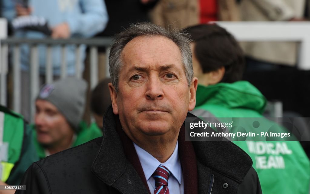 Soccer - Barclays Premier League - Fulham v Aston Villa - Craven Cottage