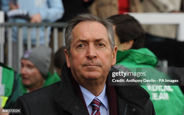 Soccer - Barclays Premier League - Fulham v Aston Villa - Craven..., News Photo