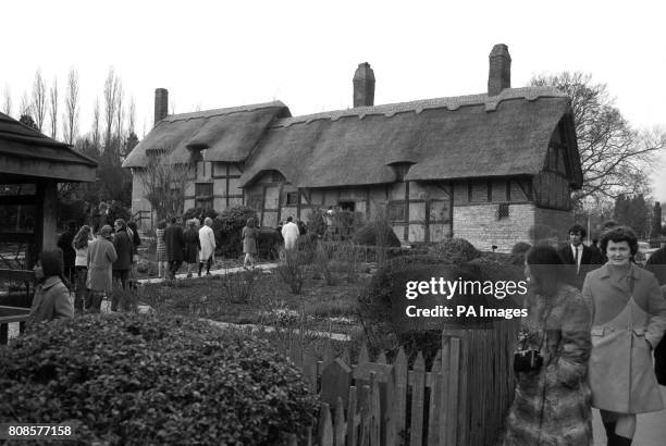 Anne Hathaway's cottage at Shottery, near Stratford-upon-Avon.