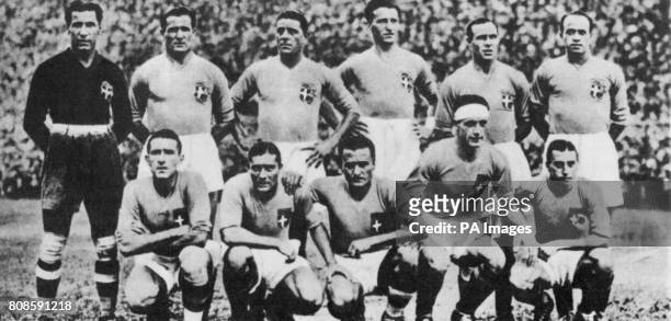 The victorious Italian team, back row, left to right, Gianpiero Combi, Luis Monti, Attilio Ferraris, Luigi Allemandi, Enrique Guaita, Giovanni...
