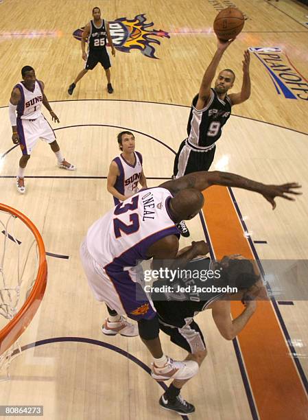 Tony Parker of the San Antonio Spurs shoots against the Phoenix Suns during Game Three of the Western Conference Quarterfinals during the 2008 at NBA...