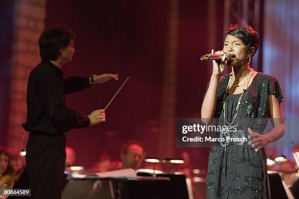 Tweet Singer Imagens e fotografias de stock - Getty Images