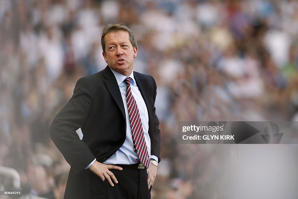 West Ham's English Manager Alan Curbishl