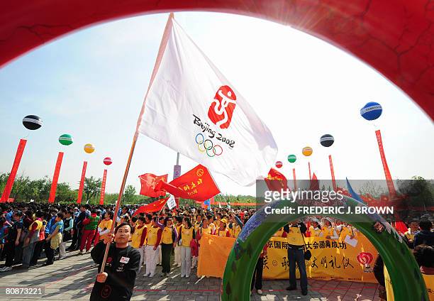 To go with OLY-2008-CHN-100DAYS by Charles Whelan A man waves a Beijing 2008 Olympics flag ahead of a walkathon in Beijing on April 26, 2008 to...