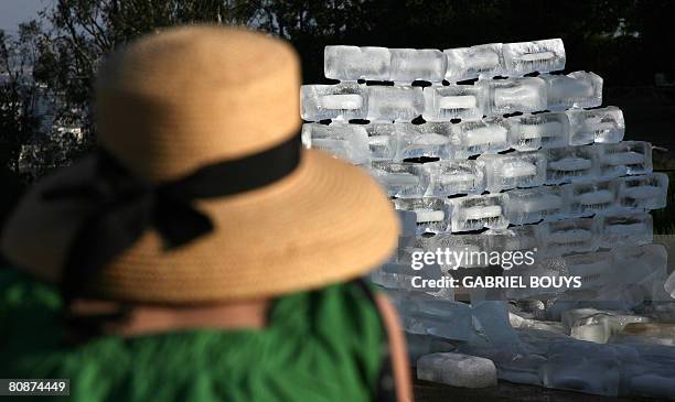 Ice Block Structures 11 Fluid The Ice Blocks Built At The Getty Center Stock Photos, High ...