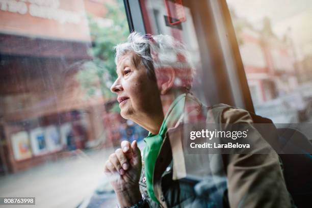 senior vrouw in de bus - people on buses stockfoto's en -beelden