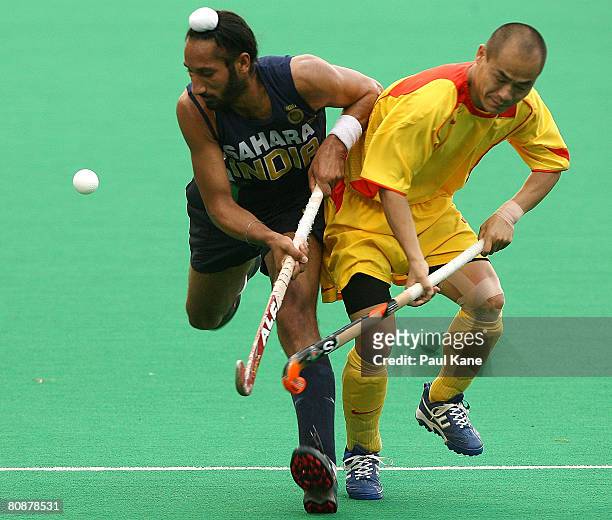 Yo Bo Na of China challenges Sardar Singh of India contest the ball during the 2008 Men's Four Nations Tournament third place playoff match between...