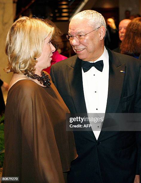 Former chairman of the Joint Chiefs of Staff General Colin Powell greets American business magnate Martha Stewart on the red carpet of the White...