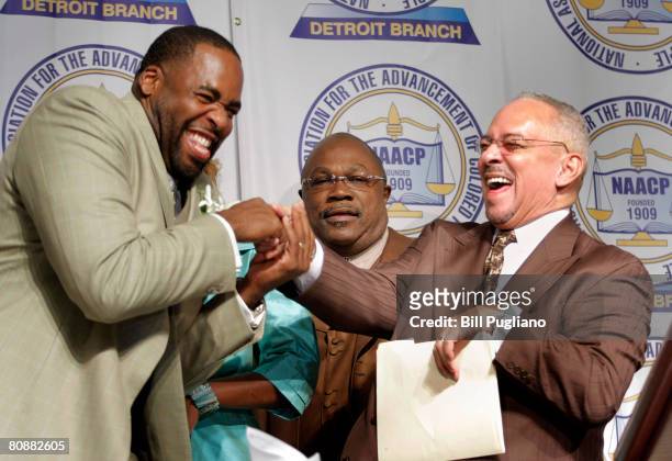 Rev. Jeremiah Wright meets with Detroit Mayor Kwame Kilpatrick before delivering the keynote address at the Detroit NAACP annual Fight For Freedom...