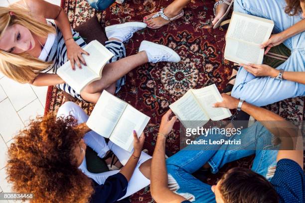 public books reading with friends - teenager reading stock pictures, royalty-free photos & images