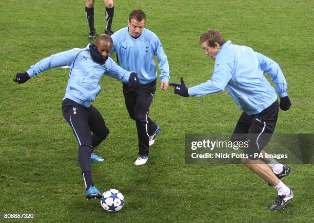 Tottenham Hotspurs' William Gallas , Peter Crouch and Rafael van der Vaart during a training session at the San Siro, Milan.