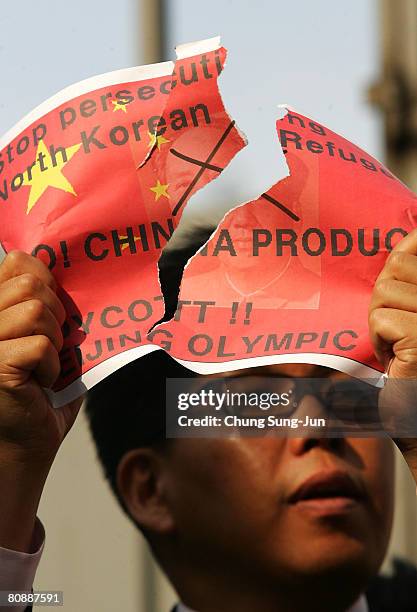 Chinese Rip Flag 18 China Flag Rip Stock Photos, High-Res Pictures, and Images - Getty ...