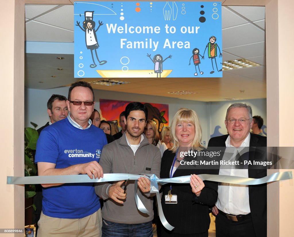 Soccer - Everton Feature - Mikel Arteta Visits Alder Hey Children's Hospital