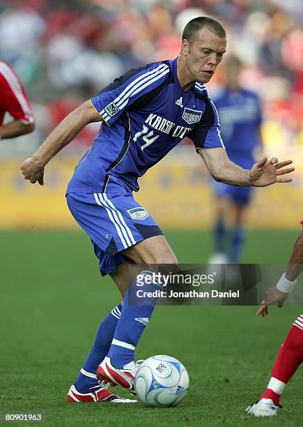 Jack Jewsbury of the Kansas City Wizards plays the ball against the Chicago Fire during their MLS match on April 20, 2008 at Toyota Park in...