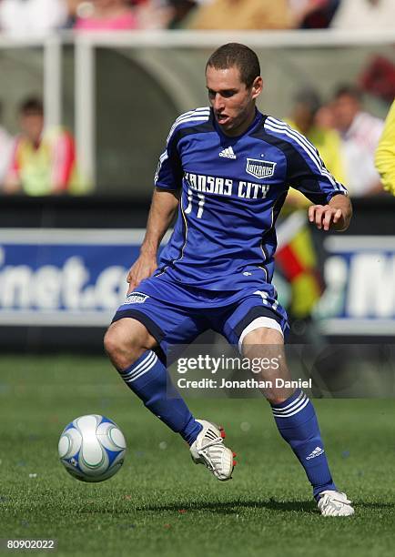 Kurt Morsink of the Kansas City Wizards plays the ball against the Chicago Fire during their MLS match on April 20, 2008 at Toyota Park in...